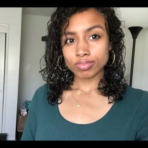 Meet your Posher, Monique